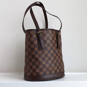 Louis Vuitton Damier Marais Bucket Bag